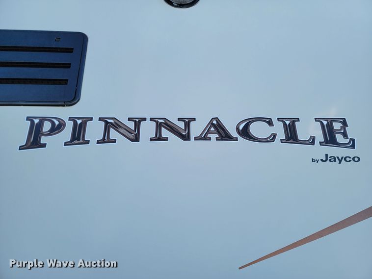 image for item ME9755 2013 Jayco Pinnacle  camper