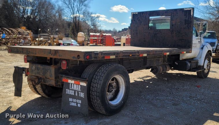 image for item MH9647 2004 Ford F650 Super Duty XLT  flatbed truck