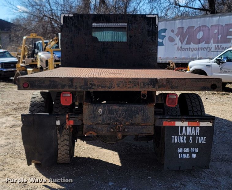 image for item MH9647 2004 Ford F650 Super Duty XLT  flatbed truck