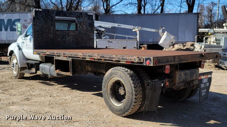 image for item MH9647 2004 Ford F650 Super Duty XLT  flatbed truck
