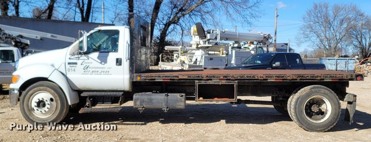 image for item MH9647 2004 Ford F650 Super Duty XLT  flatbed truck