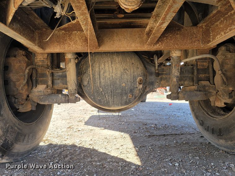 image for item MH9647 2004 Ford F650 Super Duty XLT  flatbed truck