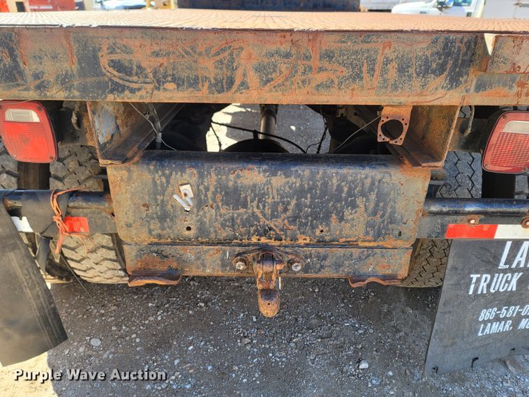 image for item MH9647 2004 Ford F650 Super Duty XLT  flatbed truck