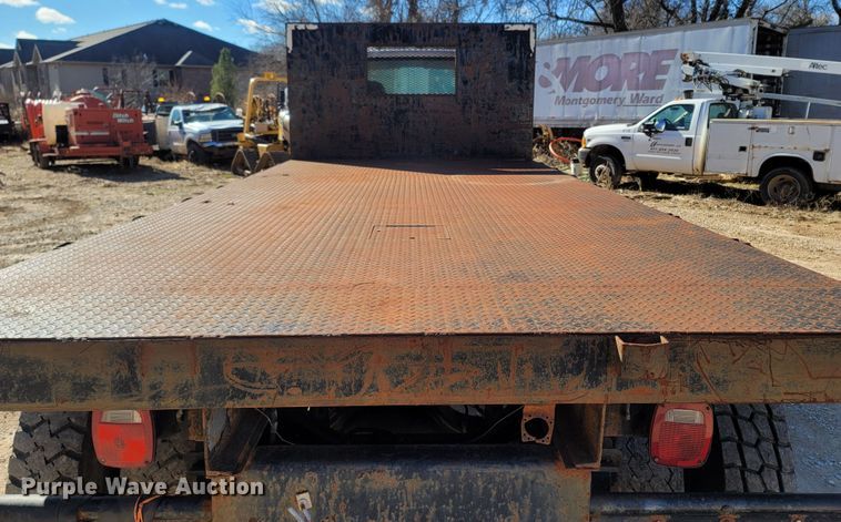 image for item MH9647 2004 Ford F650 Super Duty XLT  flatbed truck