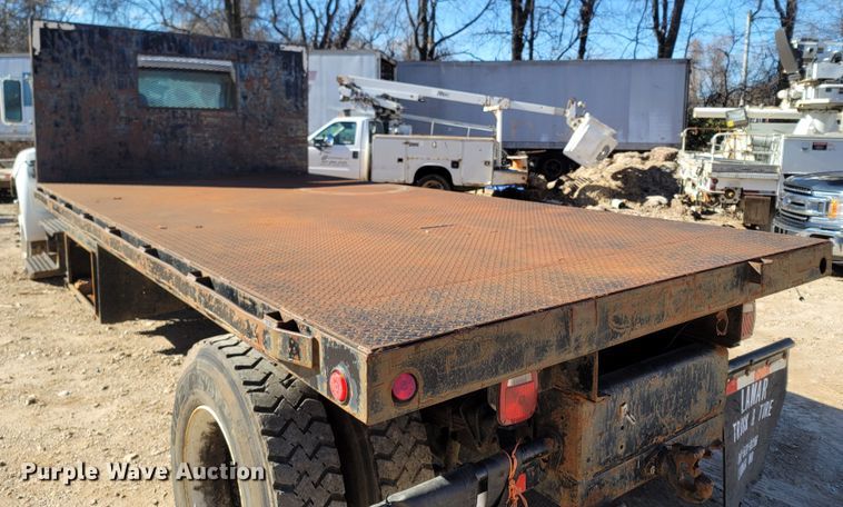 image for item MH9647 2004 Ford F650 Super Duty XLT  flatbed truck