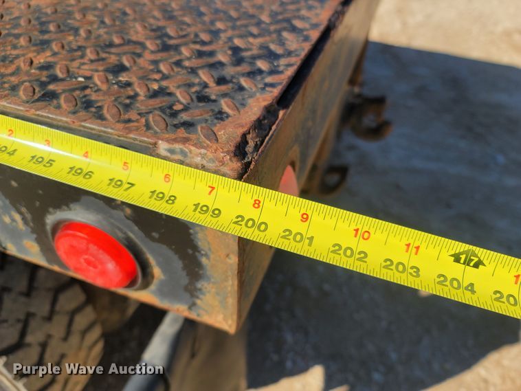 image for item MH9647 2004 Ford F650 Super Duty XLT  flatbed truck