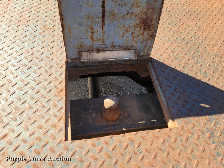 image for item MH9647 2004 Ford F650 Super Duty XLT  flatbed truck