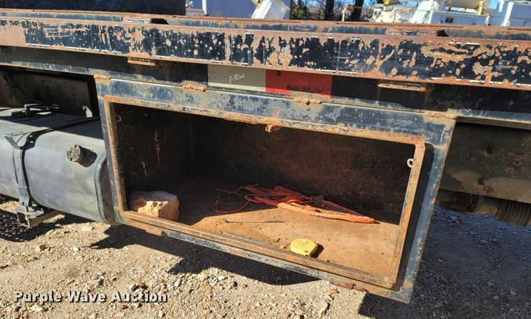 image for item MH9647 2004 Ford F650 Super Duty XLT  flatbed truck