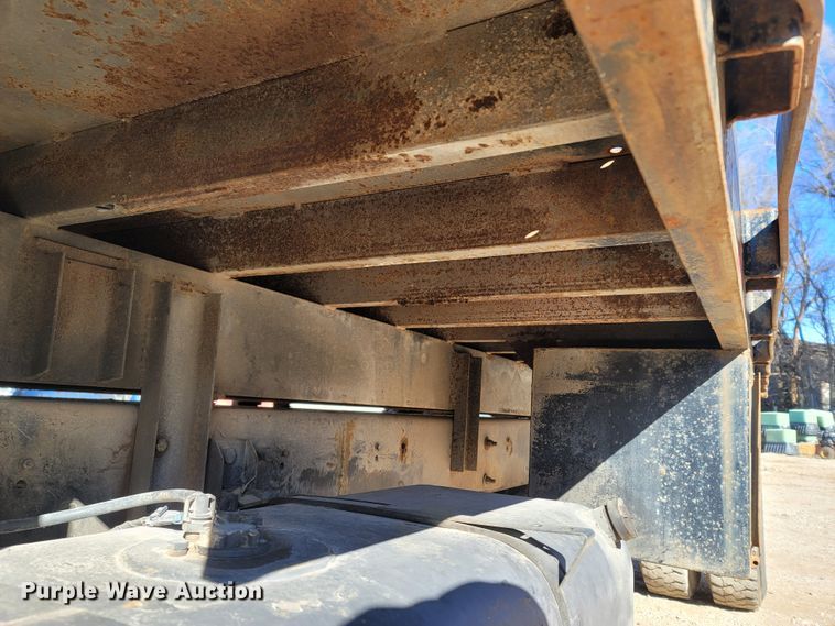 image for item MH9647 2004 Ford F650 Super Duty XLT  flatbed truck