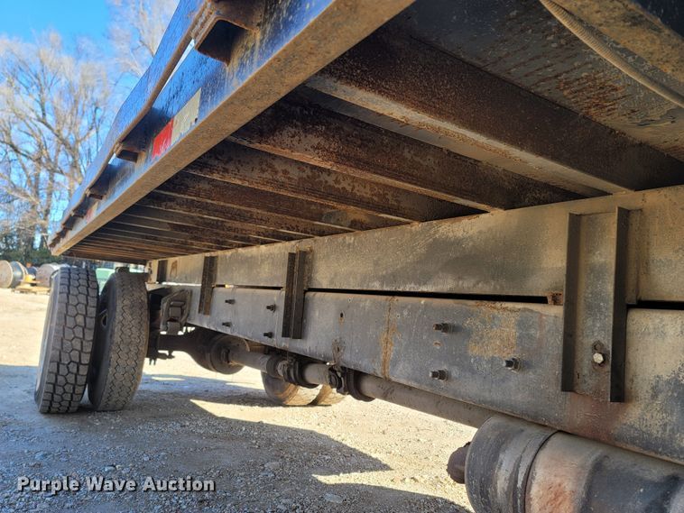 image for item MH9647 2004 Ford F650 Super Duty XLT  flatbed truck