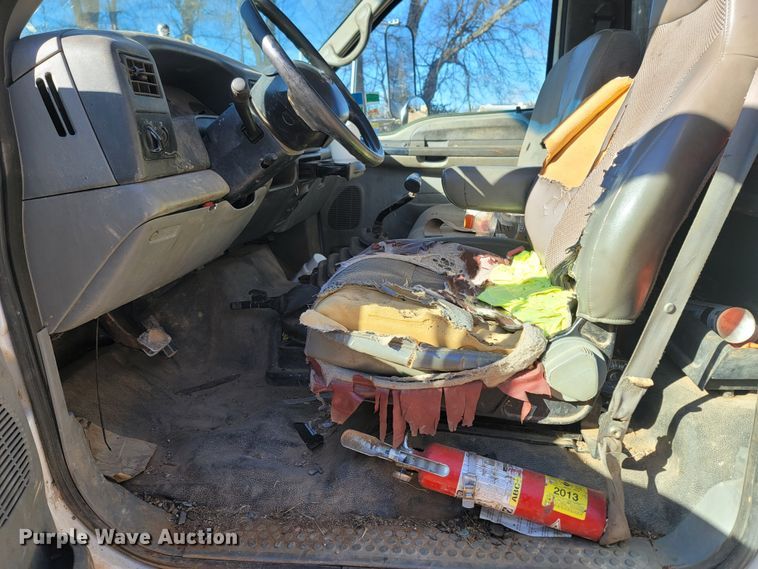 image for item MH9647 2004 Ford F650 Super Duty XLT  flatbed truck