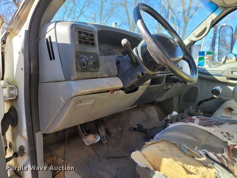 image for item MH9647 2004 Ford F650 Super Duty XLT  flatbed truck