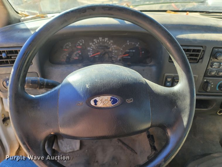 image for item MH9647 2004 Ford F650 Super Duty XLT  flatbed truck