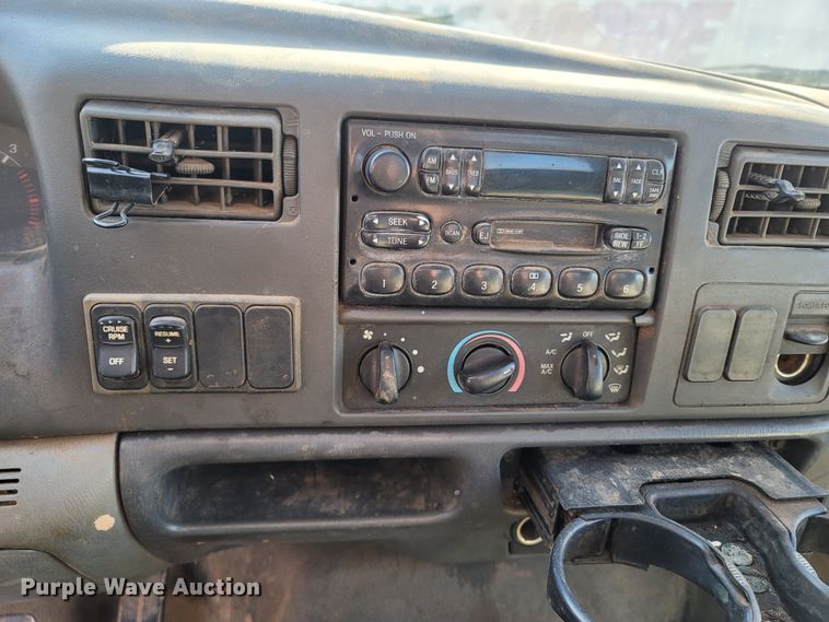 image for item MH9647 2004 Ford F650 Super Duty XLT  flatbed truck