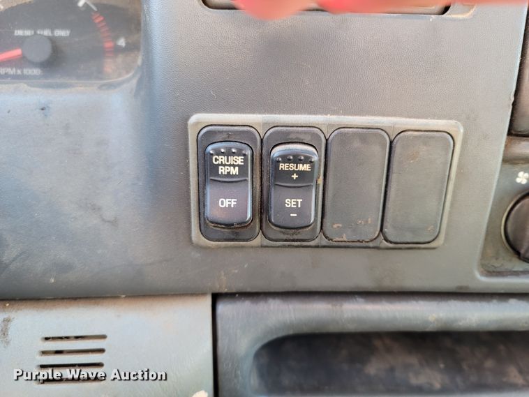 image for item MH9647 2004 Ford F650 Super Duty XLT  flatbed truck