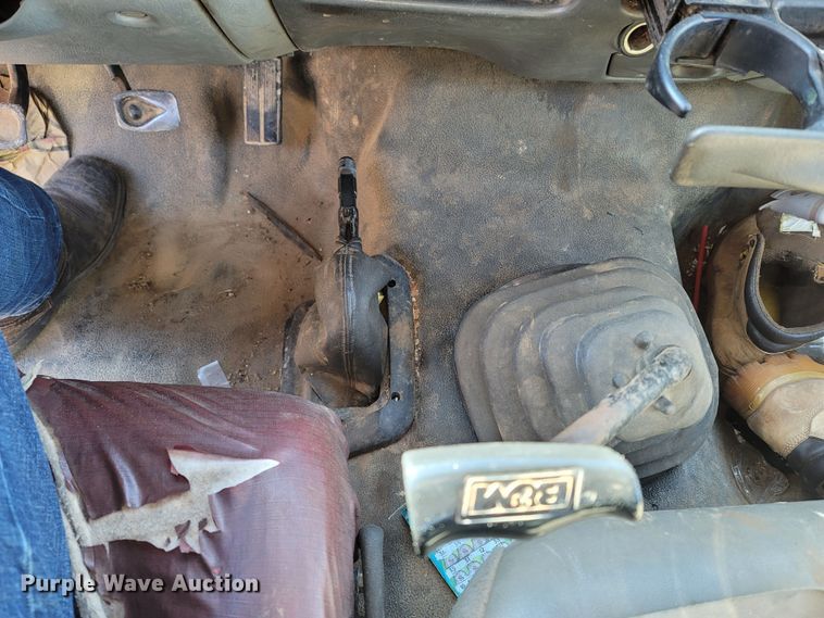 image for item MH9647 2004 Ford F650 Super Duty XLT  flatbed truck