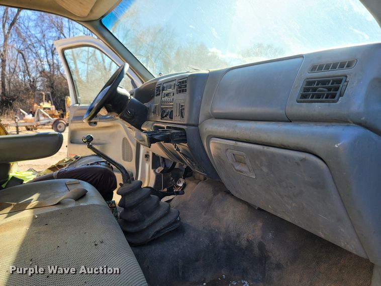 image for item MH9647 2004 Ford F650 Super Duty XLT  flatbed truck