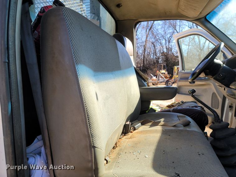 image for item MH9647 2004 Ford F650 Super Duty XLT  flatbed truck