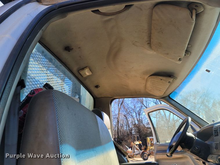 image for item MH9647 2004 Ford F650 Super Duty XLT  flatbed truck