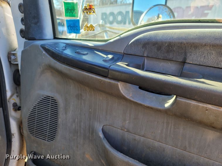 image for item MH9647 2004 Ford F650 Super Duty XLT  flatbed truck