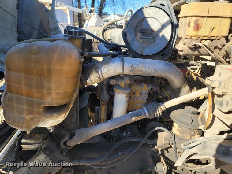 image for item MH9647 2004 Ford F650 Super Duty XLT  flatbed truck