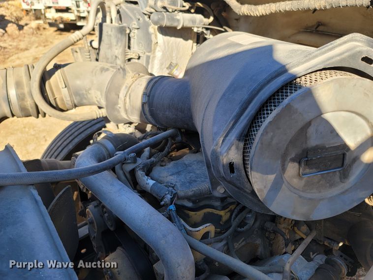 image for item MH9647 2004 Ford F650 Super Duty XLT  flatbed truck