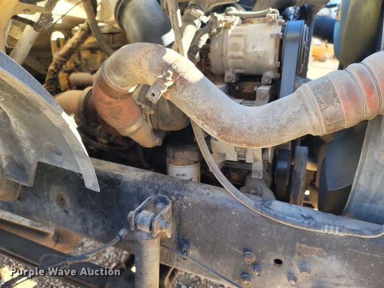 image for item MH9647 2004 Ford F650 Super Duty XLT  flatbed truck