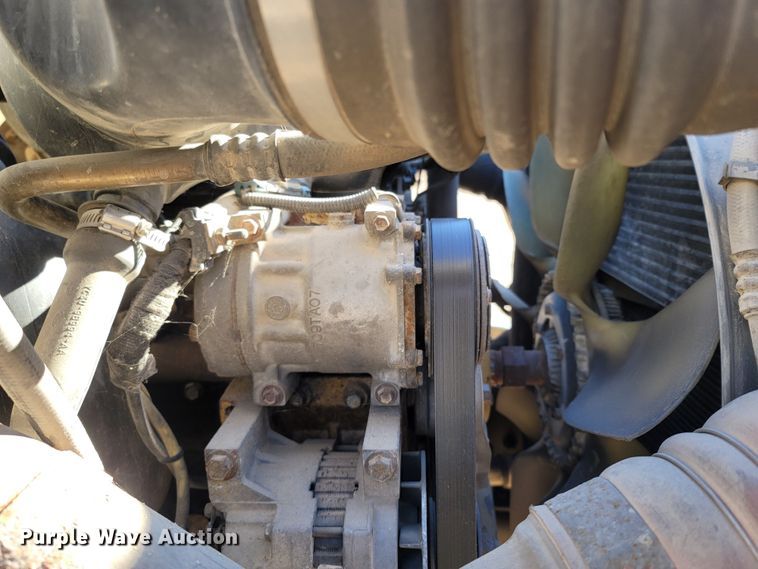 image for item MH9647 2004 Ford F650 Super Duty XLT  flatbed truck