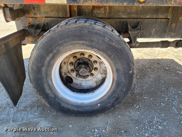 image for item MH9647 2004 Ford F650 Super Duty XLT  flatbed truck