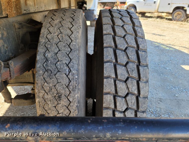 image for item MH9647 2004 Ford F650 Super Duty XLT  flatbed truck