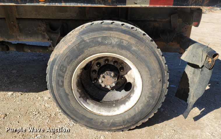 image for item MH9647 2004 Ford F650 Super Duty XLT  flatbed truck