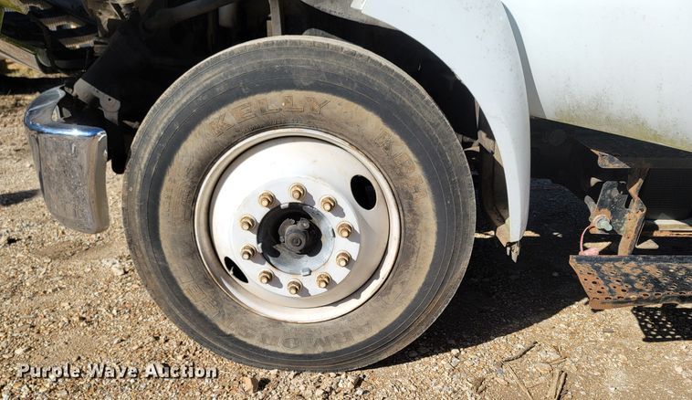 image for item MH9647 2004 Ford F650 Super Duty XLT  flatbed truck