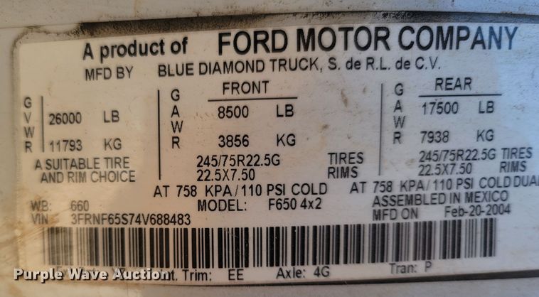 image for item MH9647 2004 Ford F650 Super Duty XLT  flatbed truck