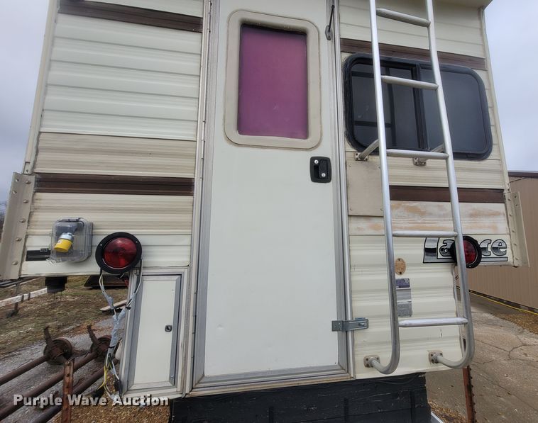 image for item MH9750 1983 Lance 1000  camper