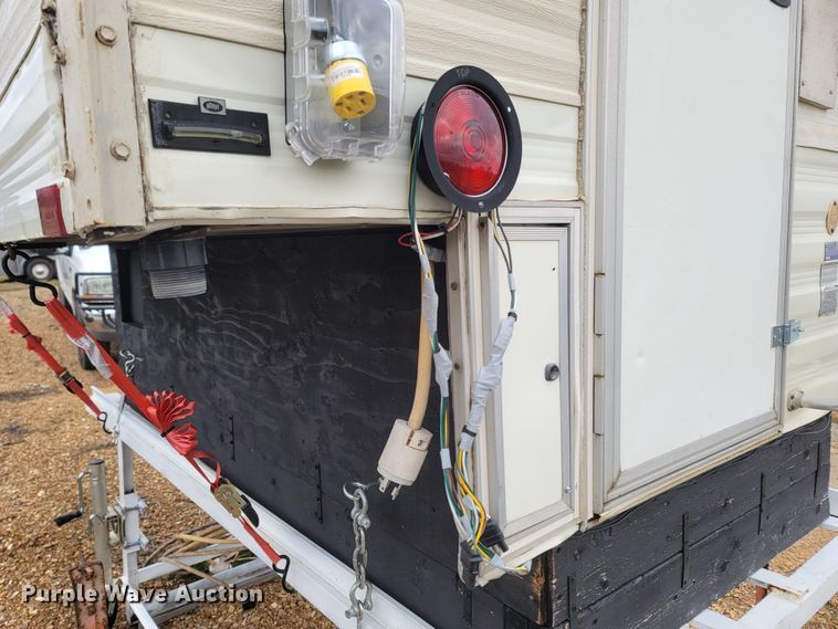 image for item MH9750 1983 Lance 1000  camper