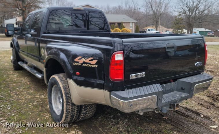 image for item MH9764 2008 Ford F350 Super Duty  Crew Cab pickup truck