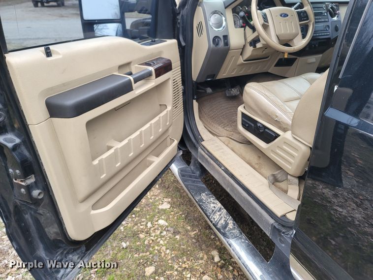 image for item MH9764 2008 Ford F350 Super Duty  Crew Cab pickup truck