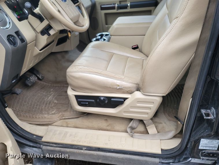 image for item MH9764 2008 Ford F350 Super Duty  Crew Cab pickup truck