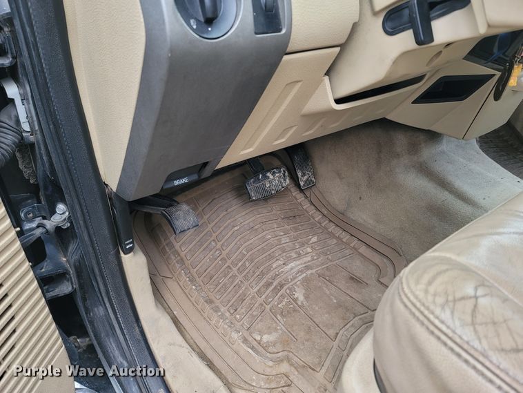 image for item MH9764 2008 Ford F350 Super Duty  Crew Cab pickup truck