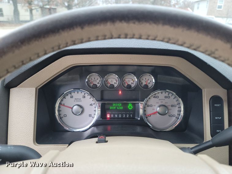 image for item MH9764 2008 Ford F350 Super Duty  Crew Cab pickup truck