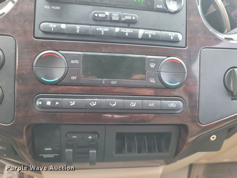 image for item MH9764 2008 Ford F350 Super Duty  Crew Cab pickup truck