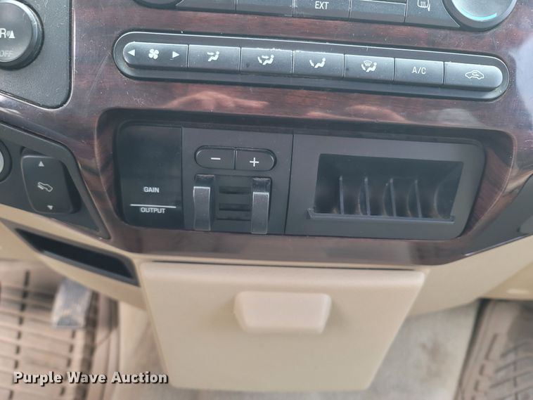 image for item MH9764 2008 Ford F350 Super Duty  Crew Cab pickup truck