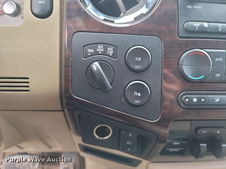 image for item MH9764 2008 Ford F350 Super Duty  Crew Cab pickup truck