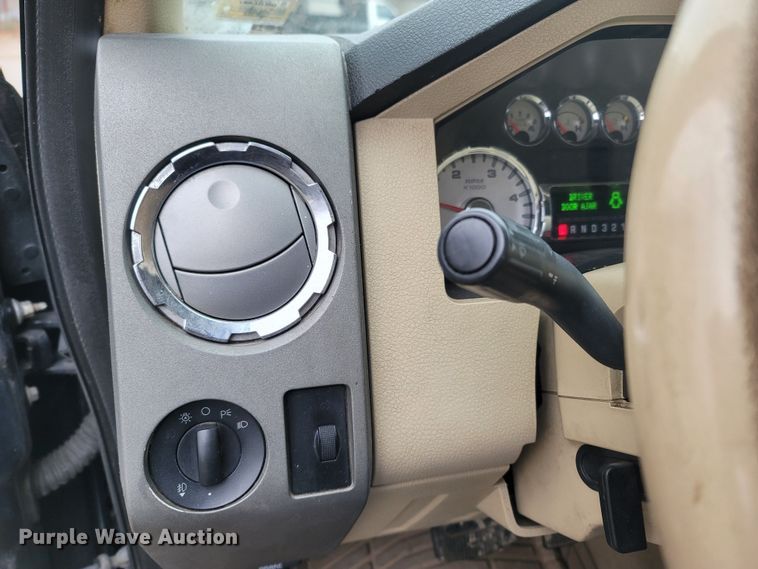 image for item MH9764 2008 Ford F350 Super Duty  Crew Cab pickup truck