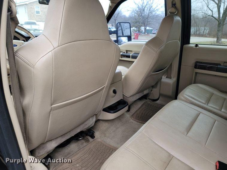 image for item MH9764 2008 Ford F350 Super Duty  Crew Cab pickup truck