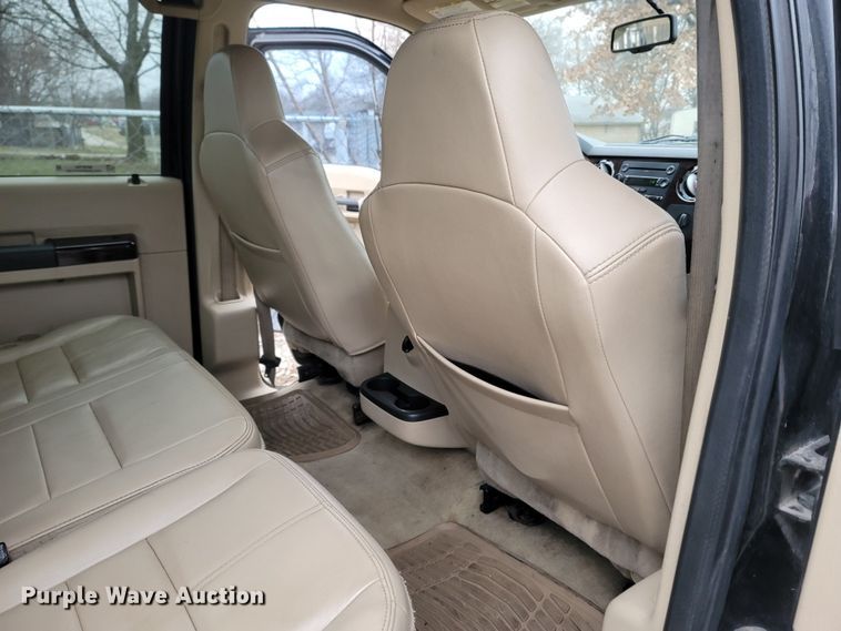 image for item MH9764 2008 Ford F350 Super Duty  Crew Cab pickup truck