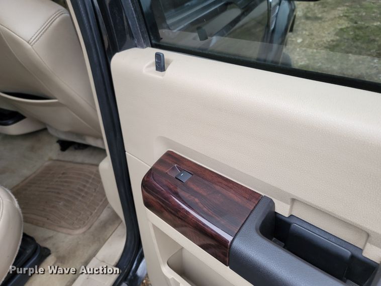 image for item MH9764 2008 Ford F350 Super Duty  Crew Cab pickup truck