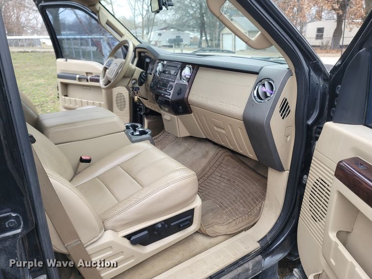 image for item MH9764 2008 Ford F350 Super Duty  Crew Cab pickup truck