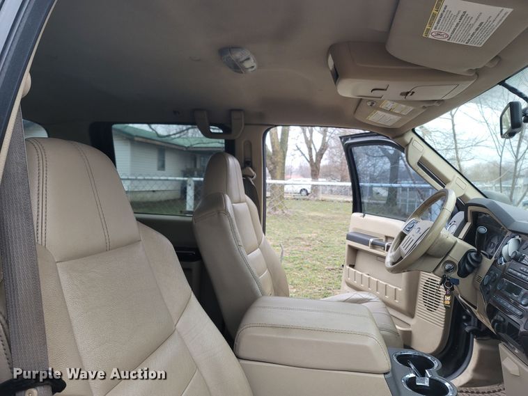 image for item MH9764 2008 Ford F350 Super Duty  Crew Cab pickup truck