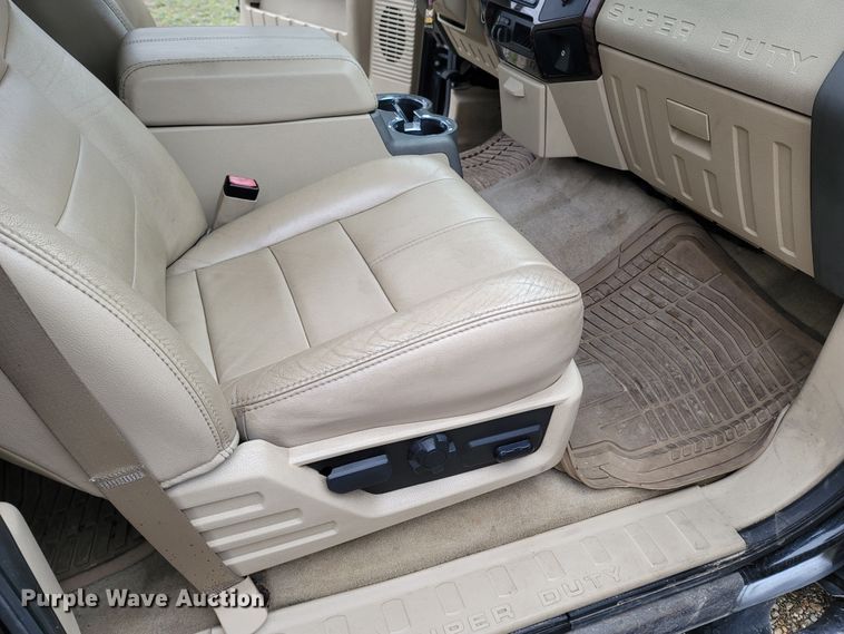 image for item MH9764 2008 Ford F350 Super Duty  Crew Cab pickup truck